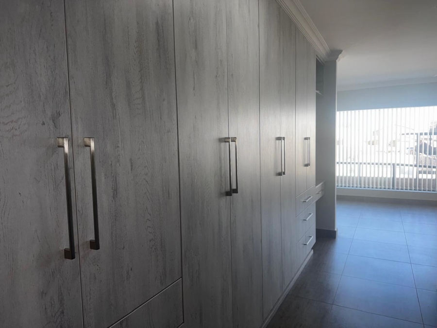 4 Bedroom Property for Sale in Wavecrest Eastern Cape
